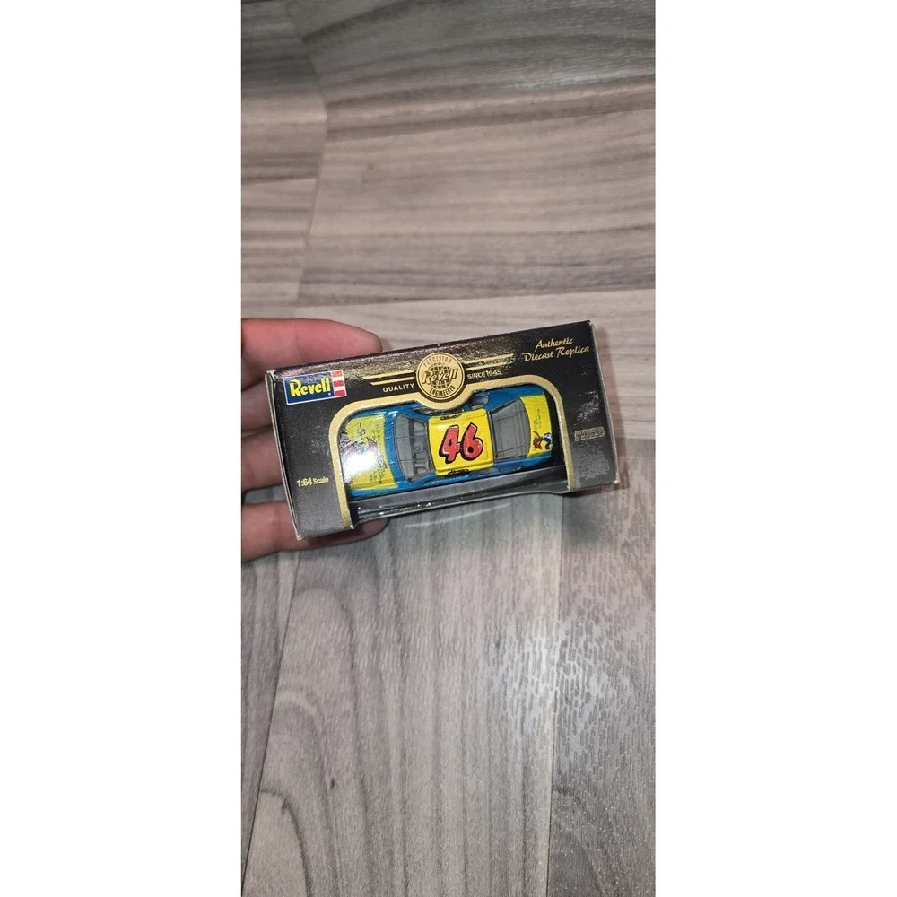 Revell slight signs